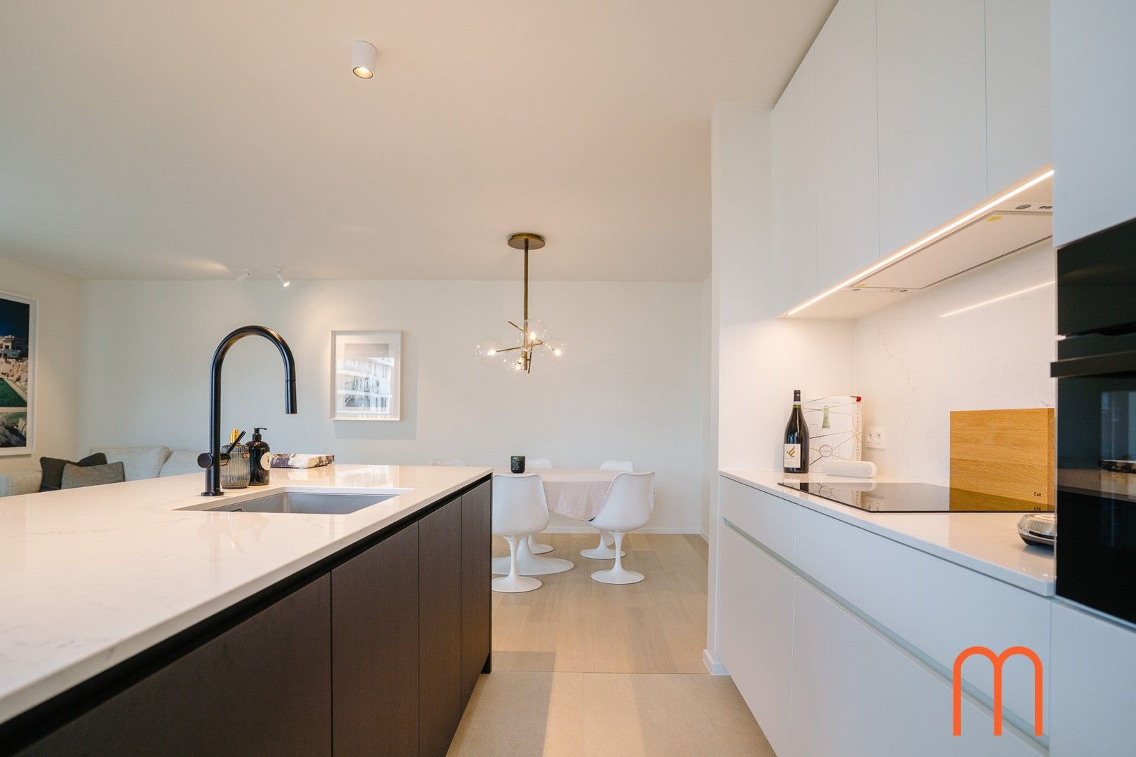Luxueus afgewerkt appartement met frontaal terras – Residentie Ensor Tower II, Oosteroever Oostende. foto 8