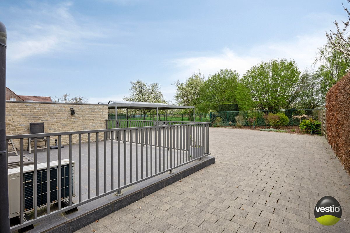 OPBRENGSTEIGENDOM VAN VERHUURD GELIJKVLOERS APPARTMENT MET 1 SLP NABIJ CENTRUM HOESELT. foto 16