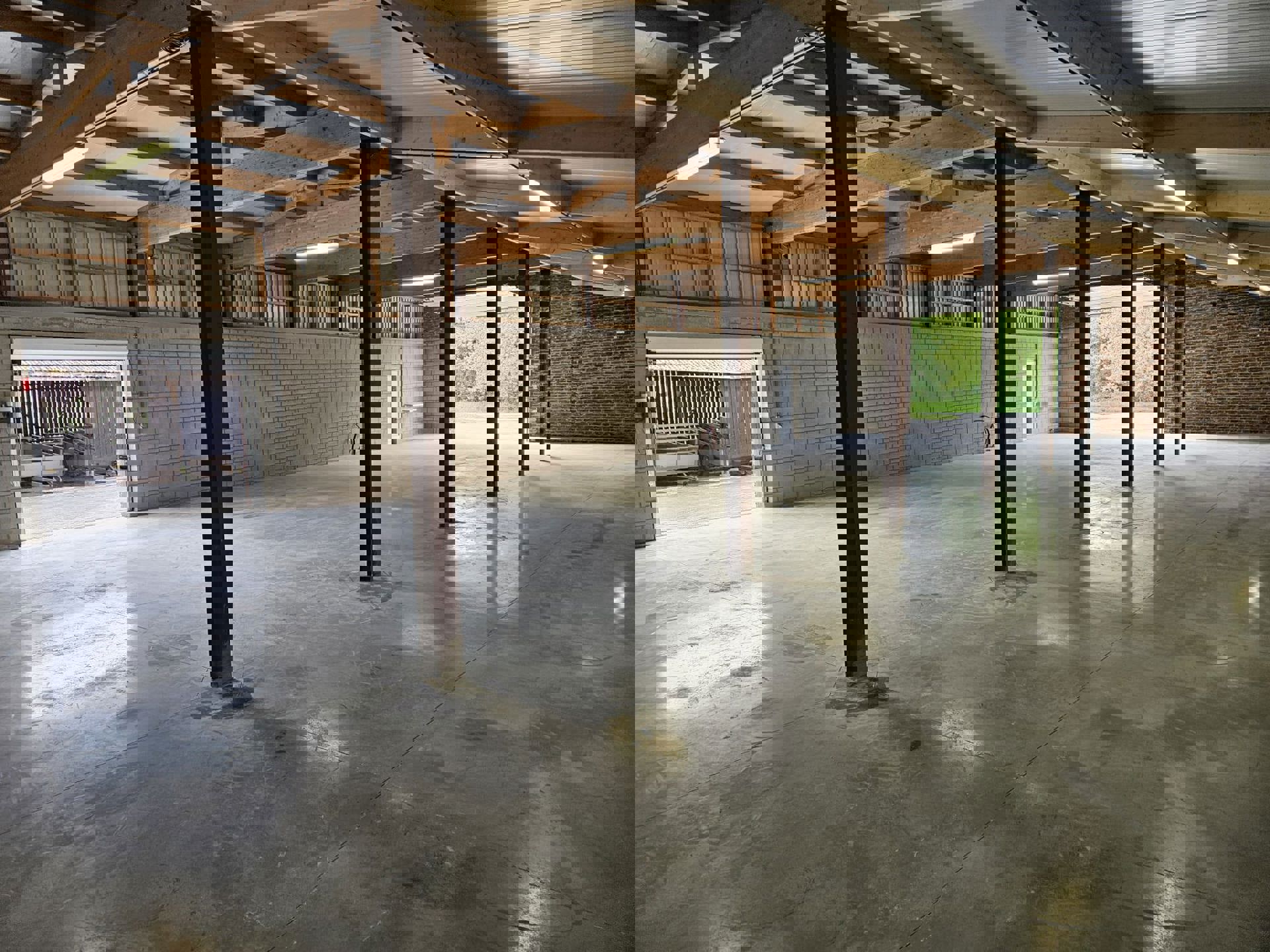 TE HUUR Oudsbergen - magazijn/werkplaats van 293m² foto {{pictureIndex}}