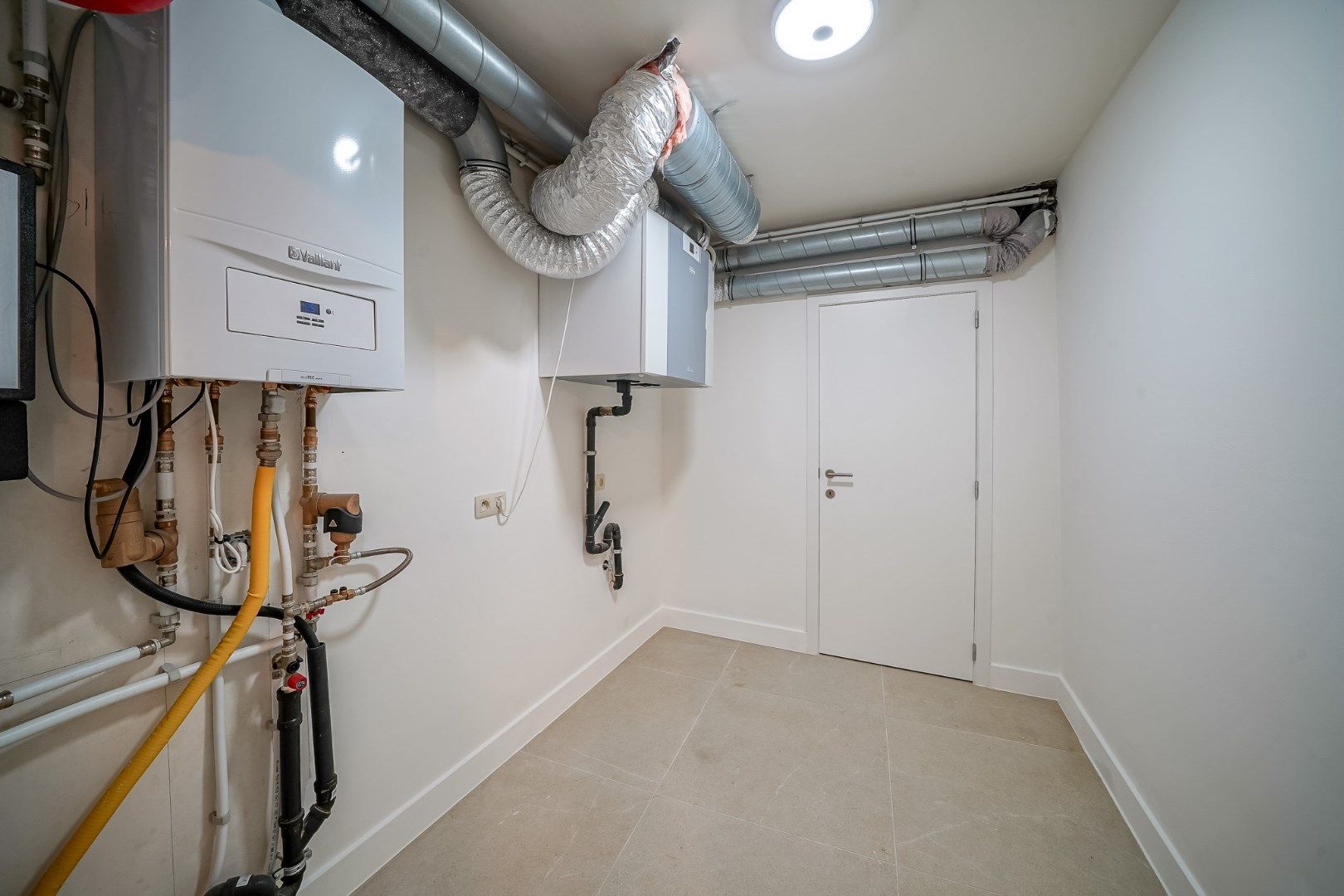 Totaal gerenoveerde woning te Huur in Zandvoorde met 3 slaapkamers en tuintje foto 11