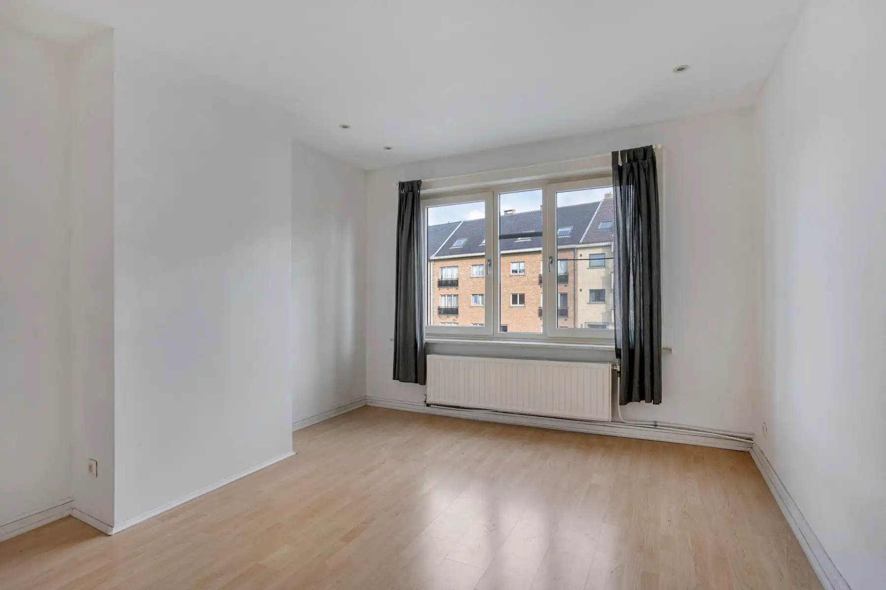 Goed gelegen woning met 4 slaapkamers, tuin en garage foto 13