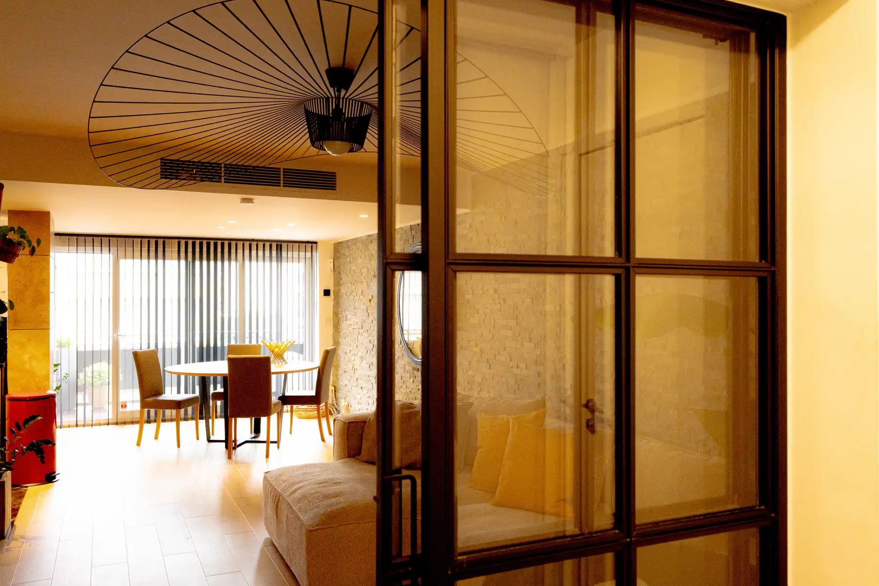 Instapklaar wonen: comfort en elegantie in balans foto {{pictureIndex}}