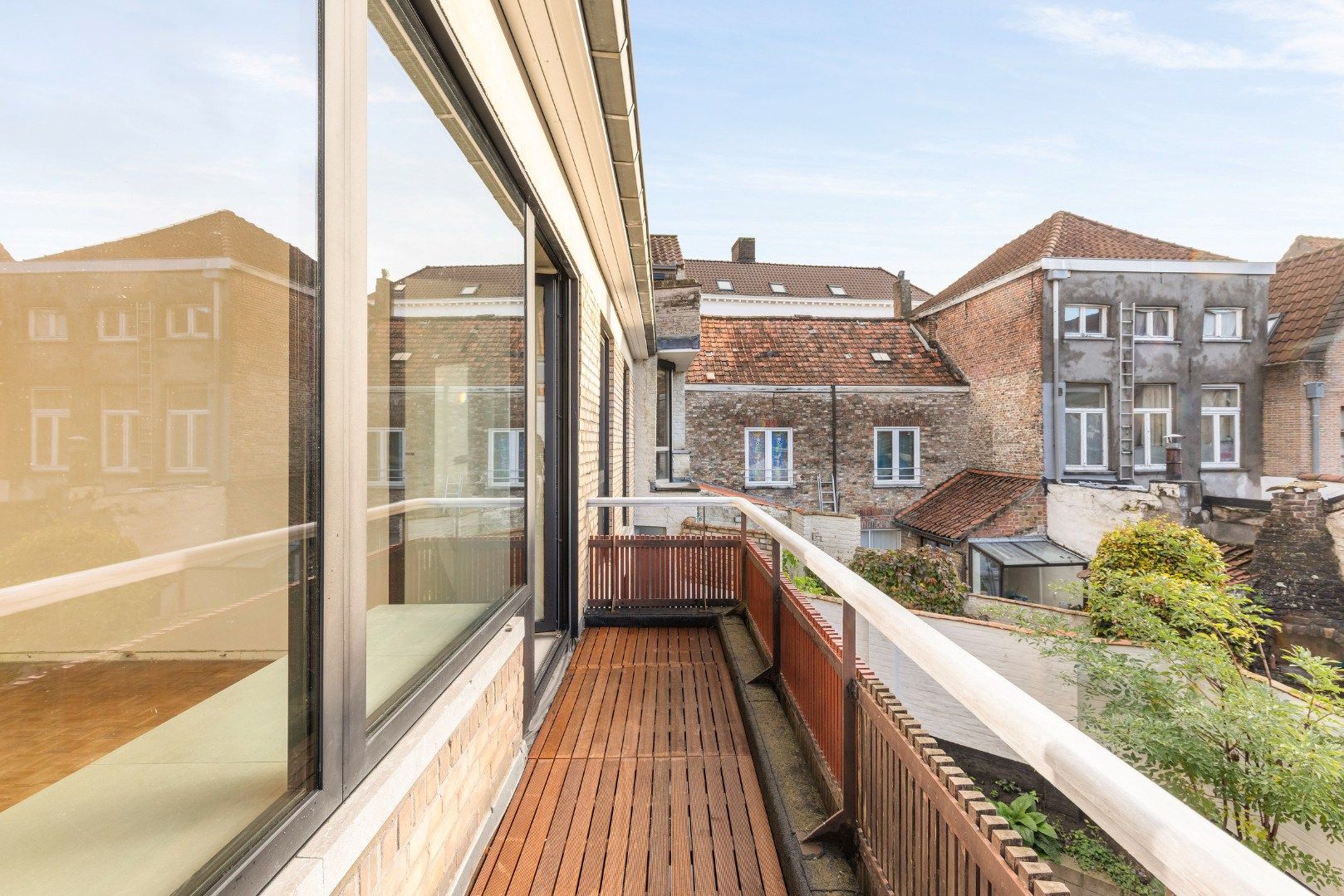 af te werken kangoeroewoning met binnentuin binnen de Brugse Reien foto 22