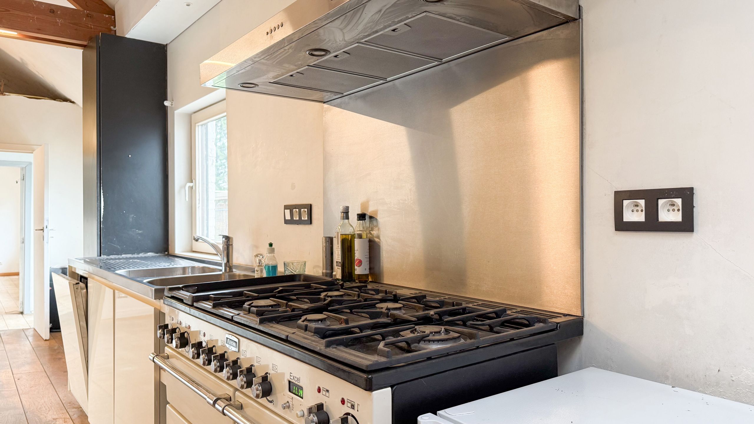 Charmante te renoveren woning in Kortessem! foto 9