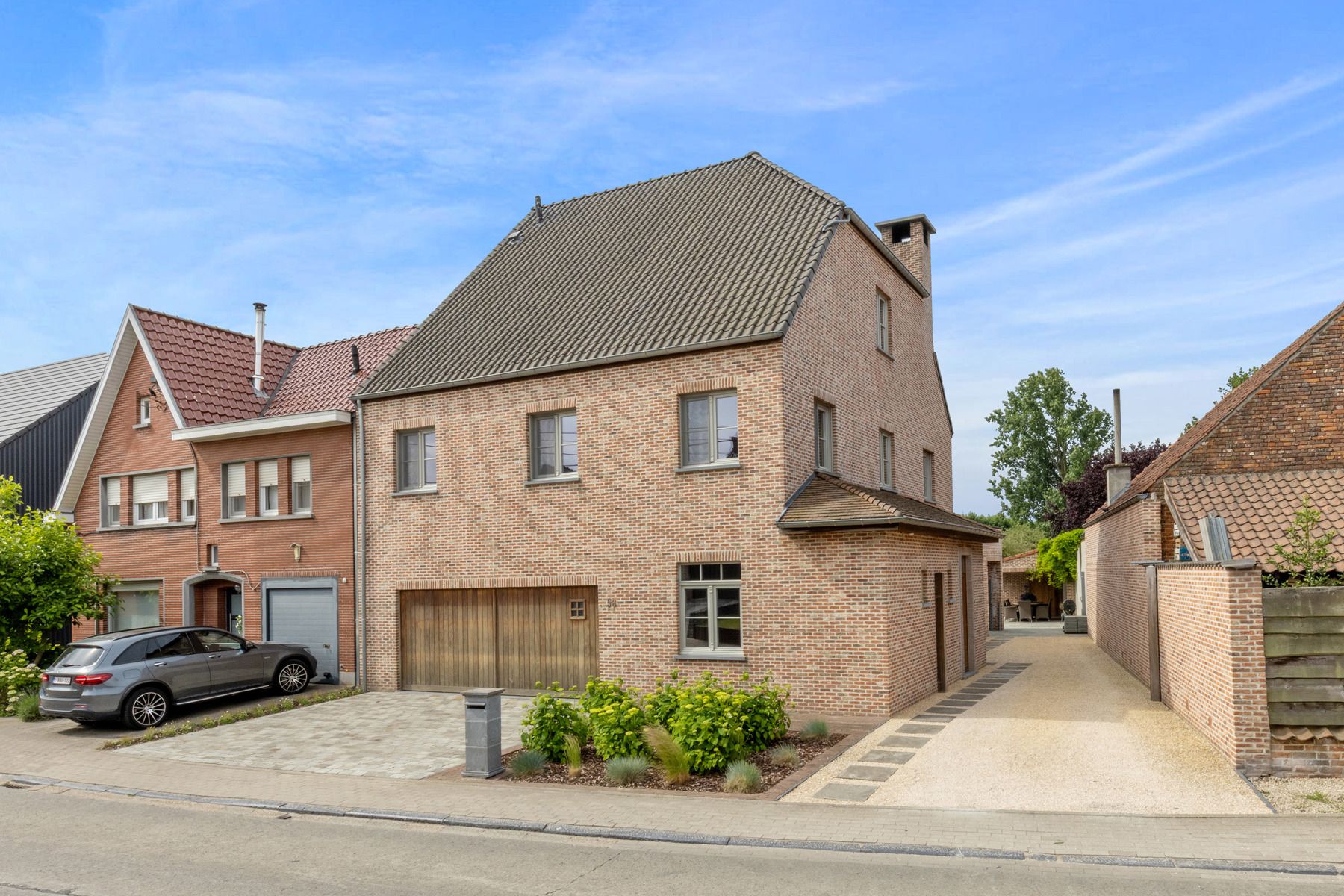 BAMBRUGGE - Uitzonderlijke woning met tuin op toplocatie foto {{pictureIndex}}