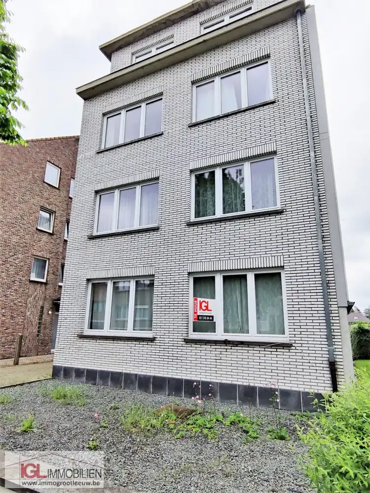 Gelijkvloers appartement met 2 slaapkamers en garage foto {{pictureIndex}}