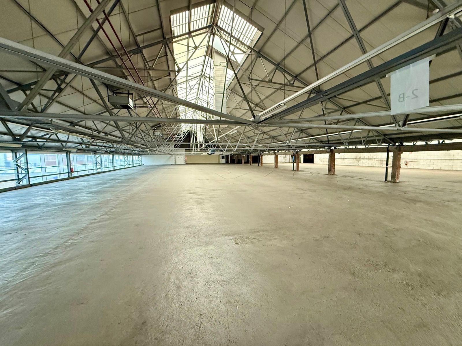 Groot handelspand te huur op zichtlocatie in Antwerpen foto 5