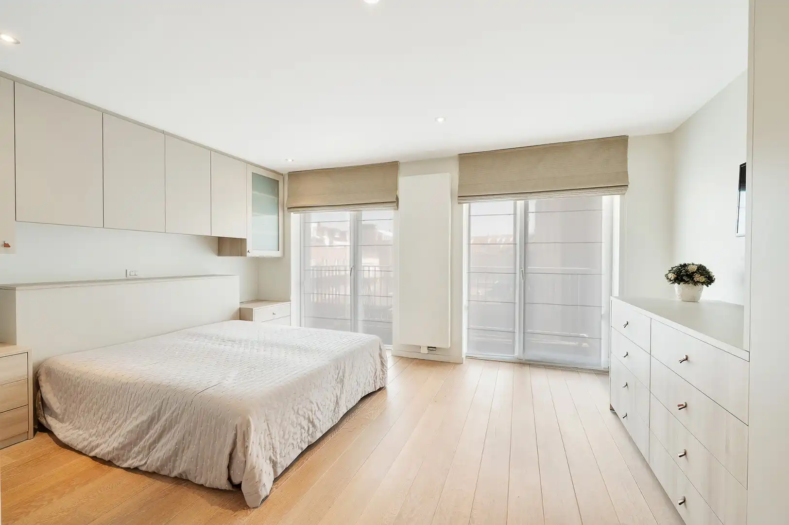 Ruim appartement van 163m² met 11 m² façade in de Dumortierlaan. foto 15