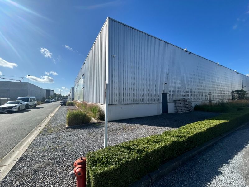 Moderne KMO-unit met 299 m² kantoren en 324 m² magazijn – nabij R4 foto 20