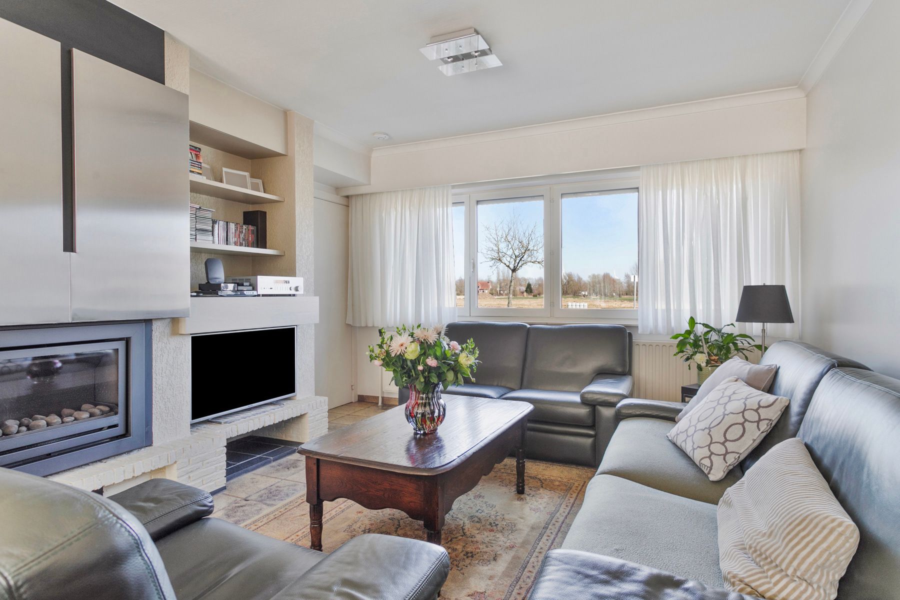 Gezellige instapklare woning met garage ! foto {{pictureIndex}}
