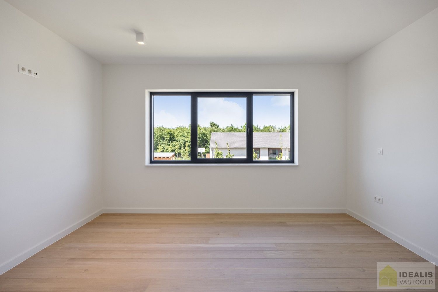 IDEALIS VASTGOED – Schitterend volledig vernieuwde woning (+- 220m²) met een heerlijke open leefruimte, 3 ruime slaapkamers, luxueuze badkamer, ruime wasplaats op een fijn zuid georiënteerd perceel! Dit heerlijke huis bevindt zich op een knap perceel van 8a 69ca in een heerlijk rustige en groene omgeving! - EEN MUST VISIT! - foto 18
