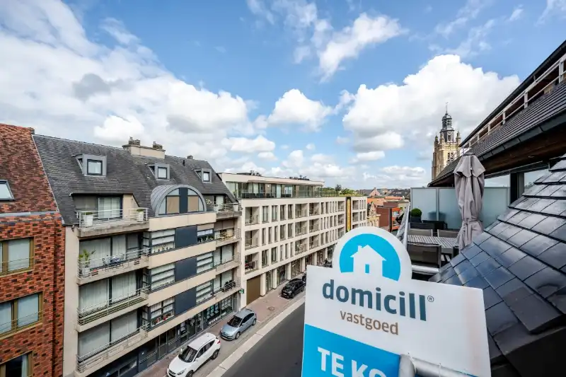 Roeselare-centrum. Lichtrijk 2-slaapkamerappartement in hartje Roeselare met vooraan en achteraan prachtige terrassen. Overal dichtbij en op 4 hoog gelegen ! foto 14