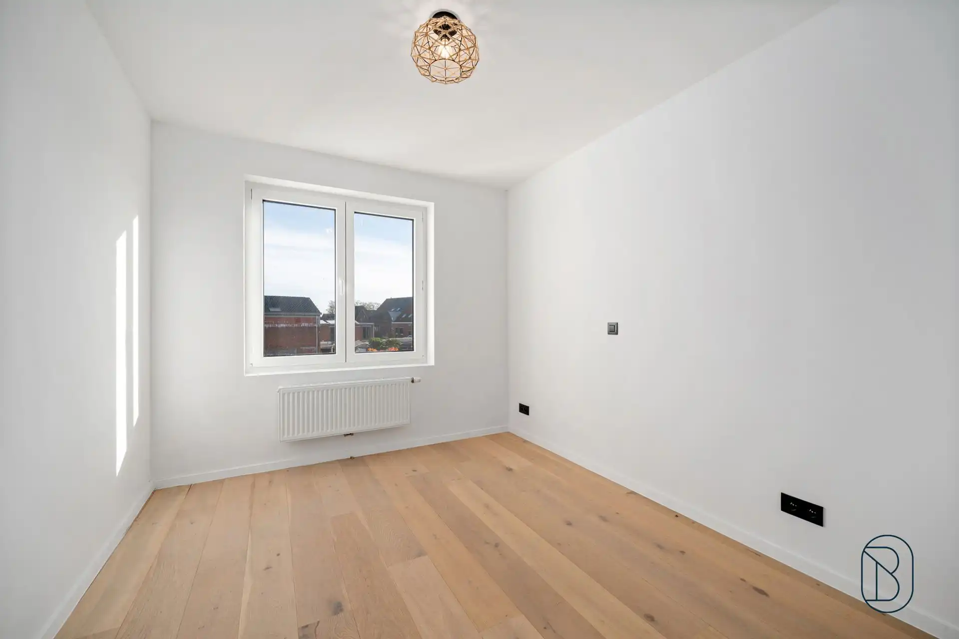 Gerenoveerd appartement met terras en garage in Wevelgem foto 8