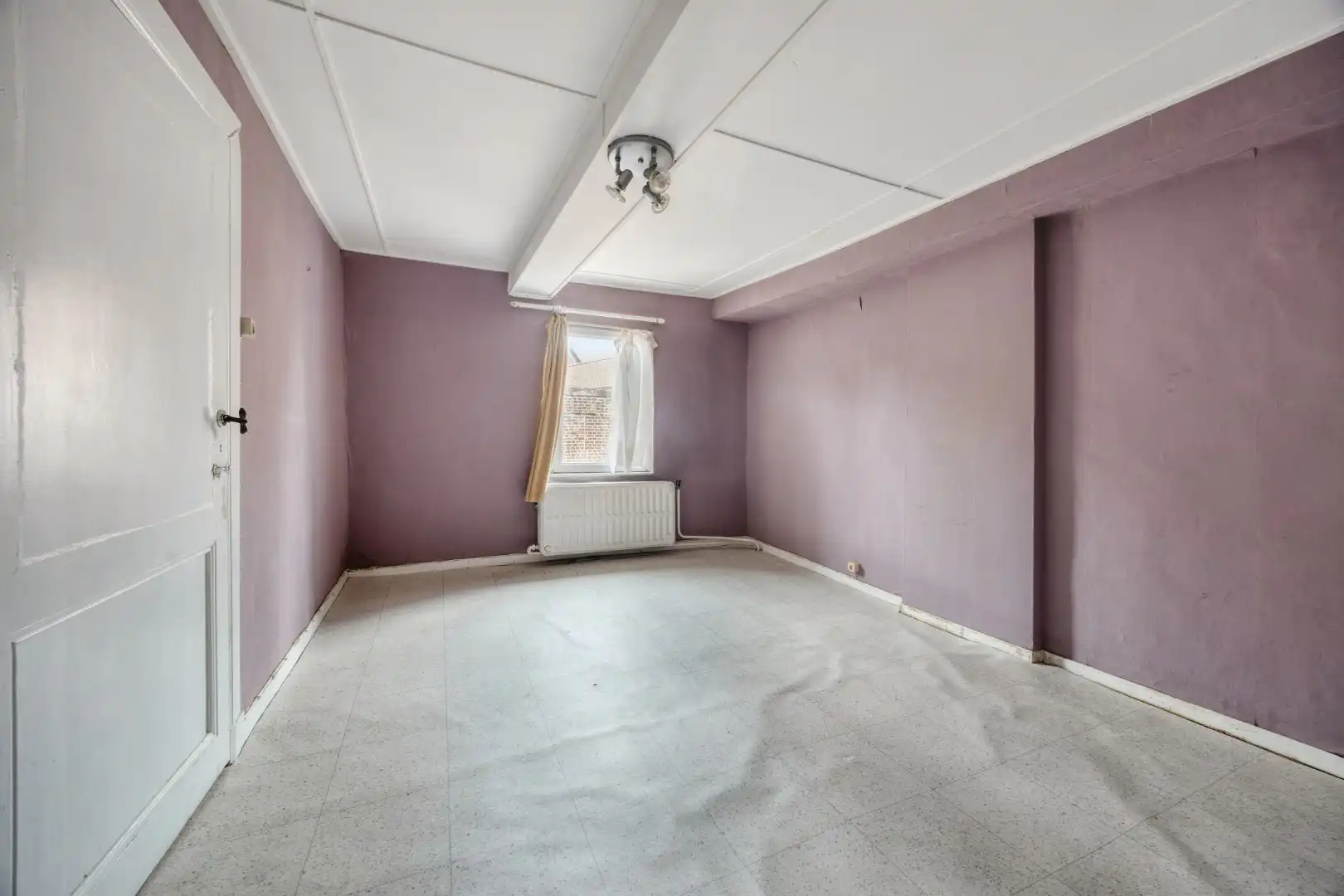 Hoevewoning met binnenkoer, stallingen en grote opslagruimte foto 14