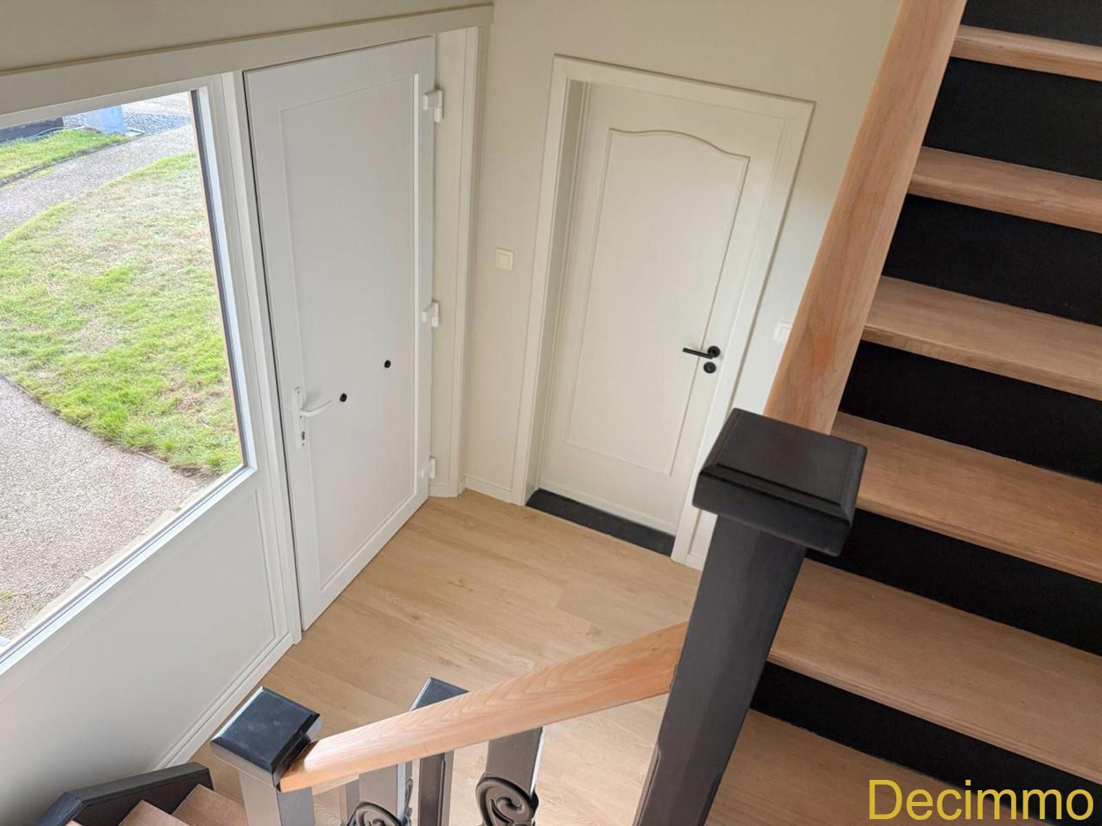 Volledig gerenoveerde woning met 3 slaapkamers, lage energiekost– rustig gelegen in het groen. foto 3