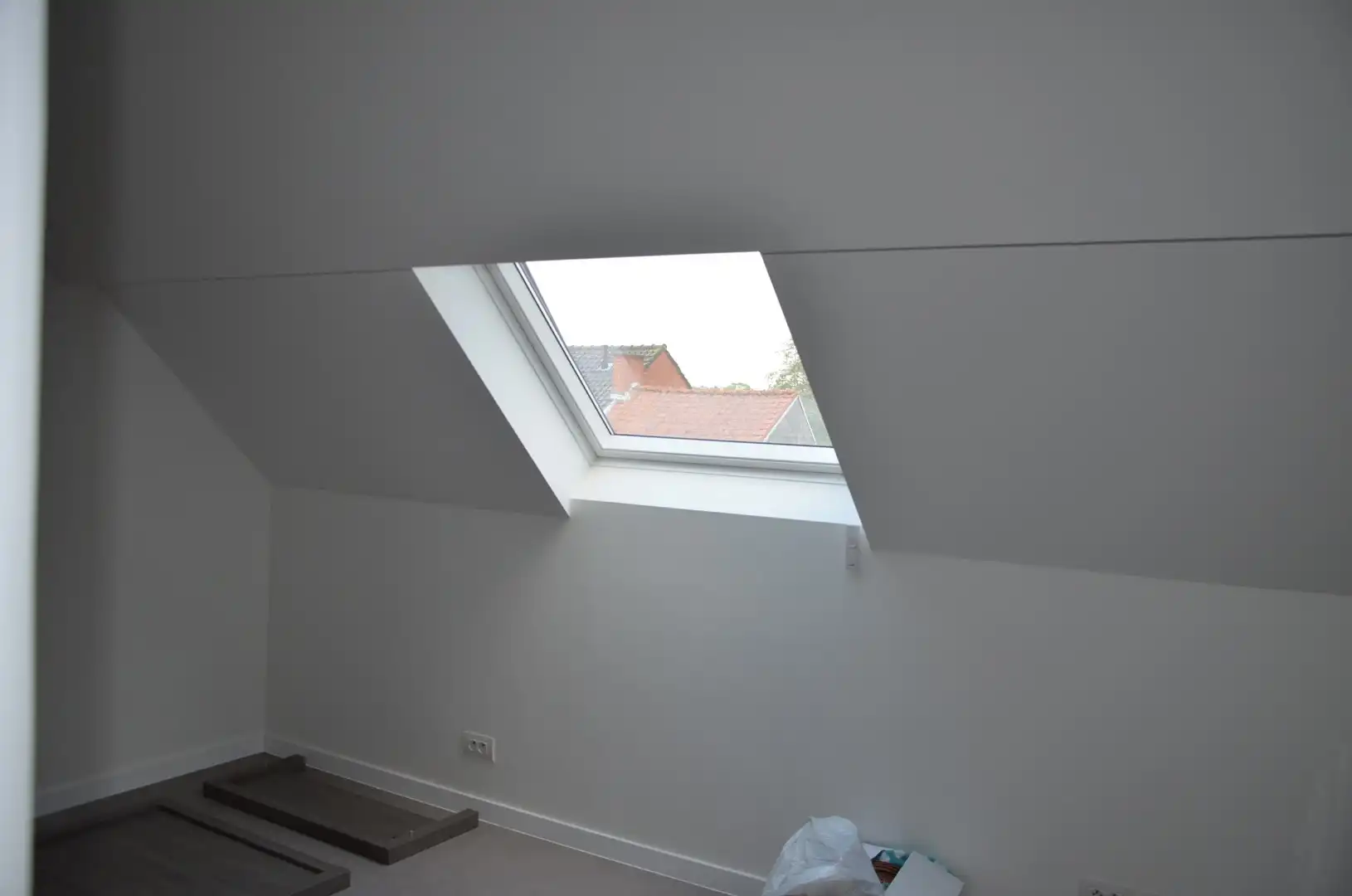 Volledig gerenoveerde, energiezuinige en instapklare rijwoning met garage, tuin en zonnepanelen in Roeselare foto 10