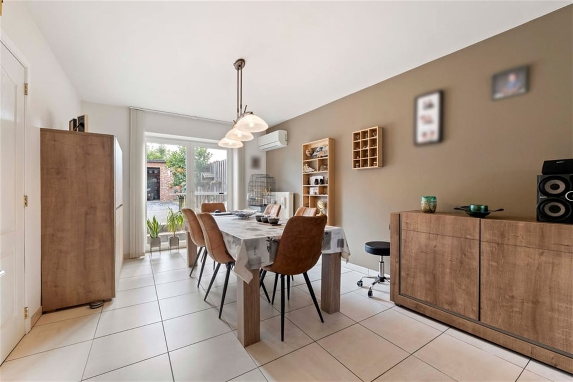 VERRASSEND RUIME GEZINSWONING MET GARAGE IN HEERS  foto 16