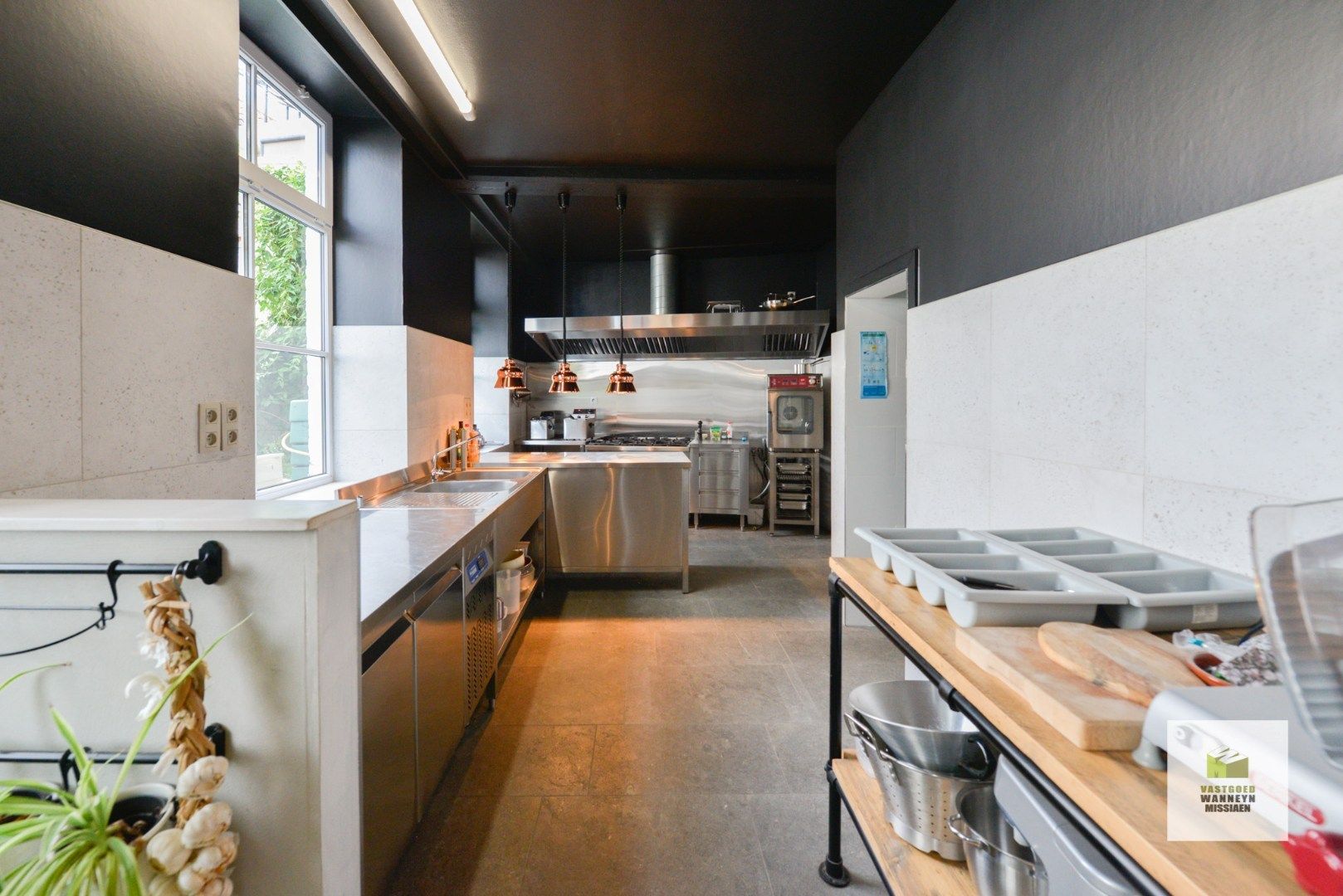 Gerenoveerd handelspand met ruime woning en gezellige stadstuin te centrum Roeselare foto 33