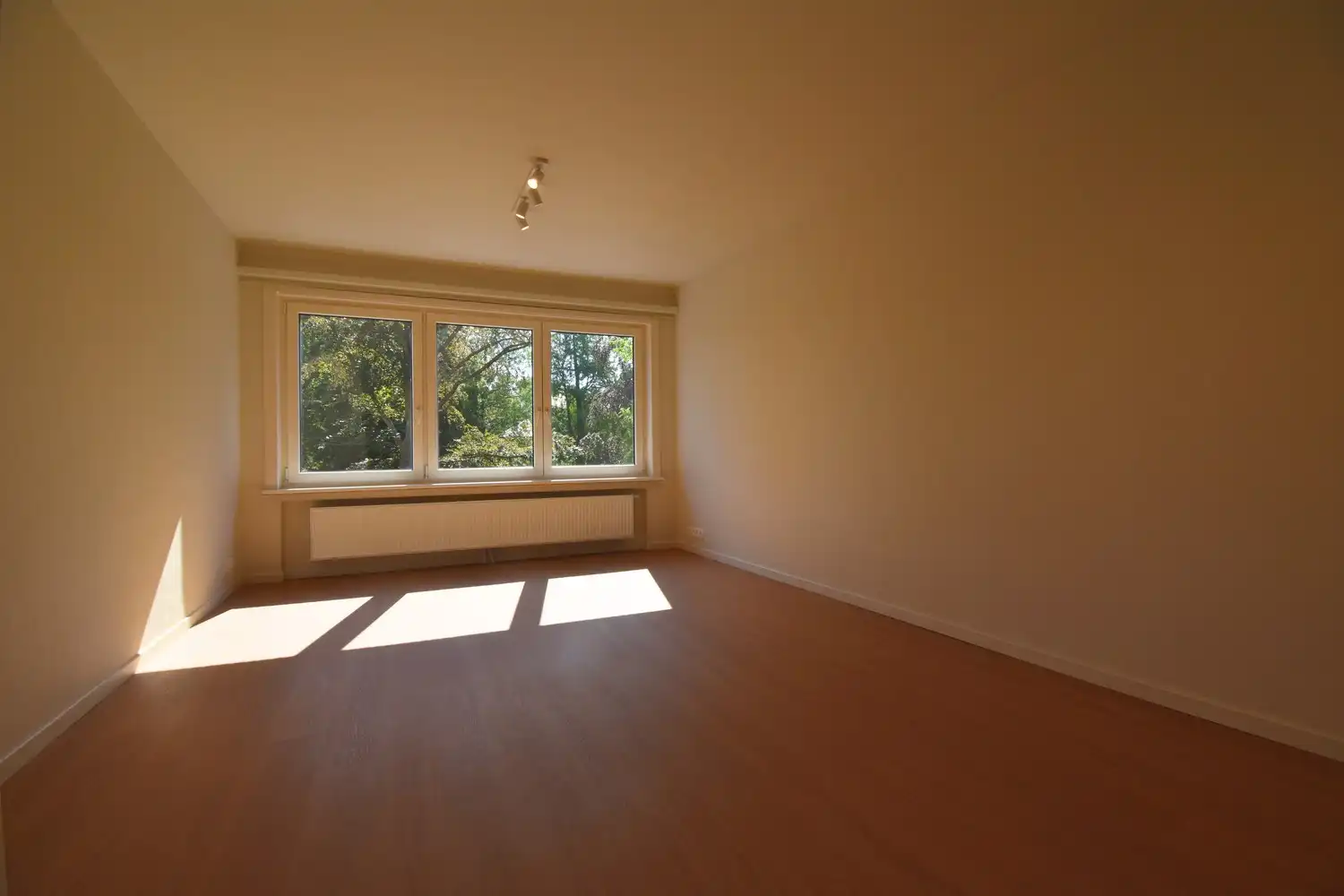 Gerenoveerd appartement met 2 slaapkamers en EPC B in het hart van Ruisbroek foto 2