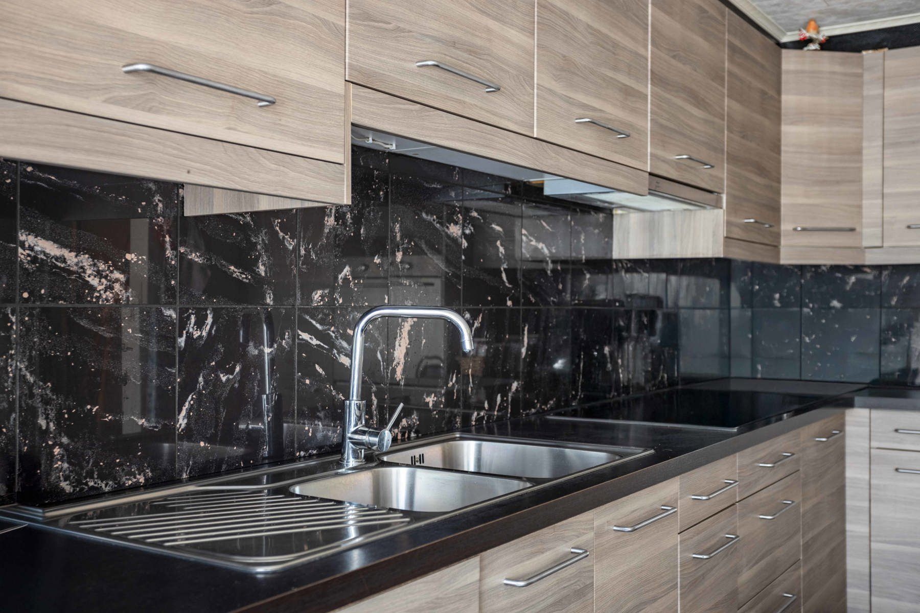 HOB met ruime garage gelegen in een rustige woonwijk foto 12