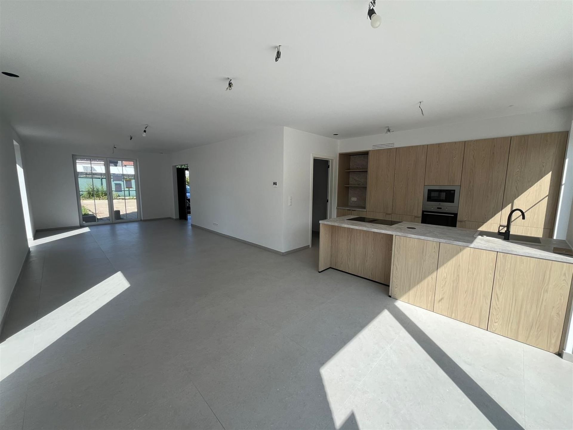 Prachtige nieuwbouw 3-gevel op rustige locatie foto 3