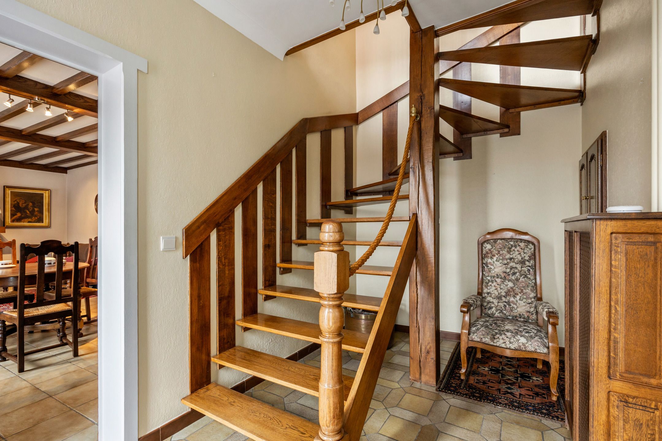 Ruime eengezinswoning met authentieke charme in Koninksem foto 5