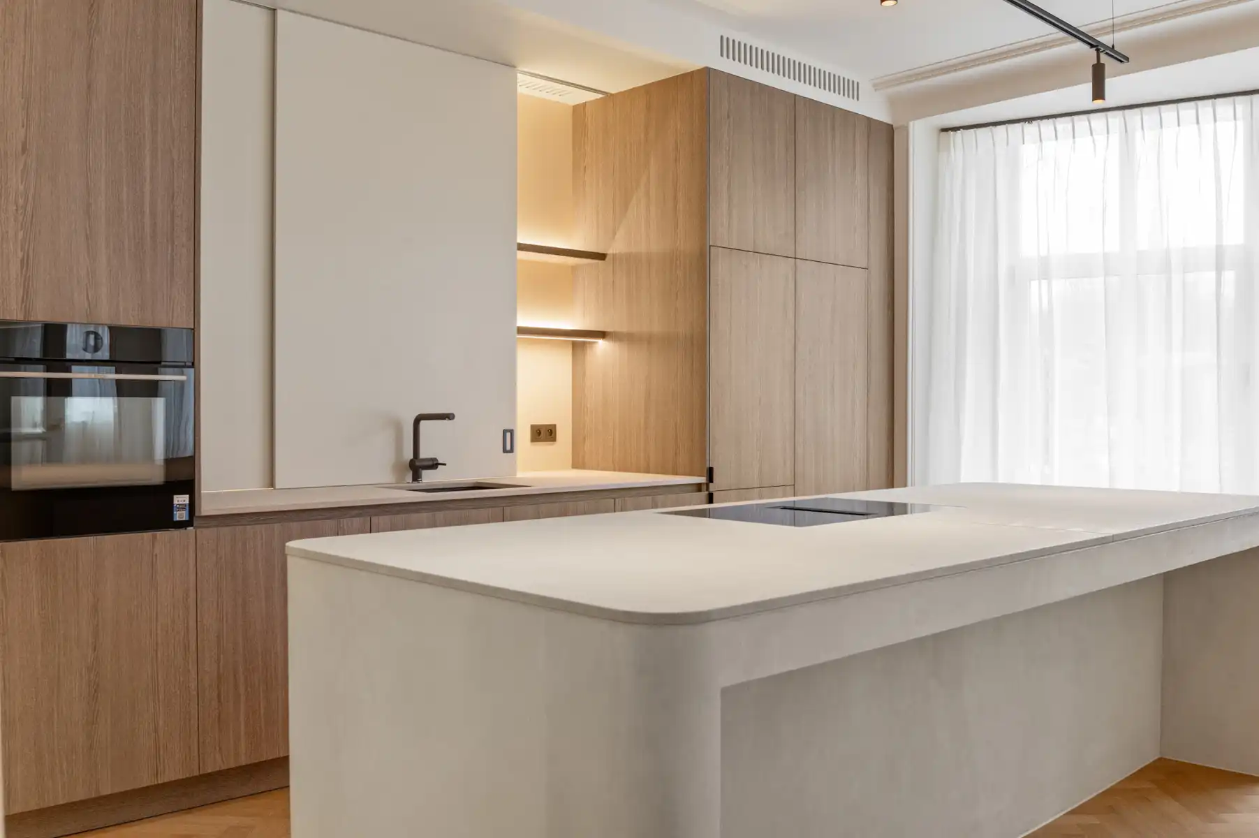 Luxueus gerenoveerd 2 slpk appartement in Art Deco-gebouw foto 3