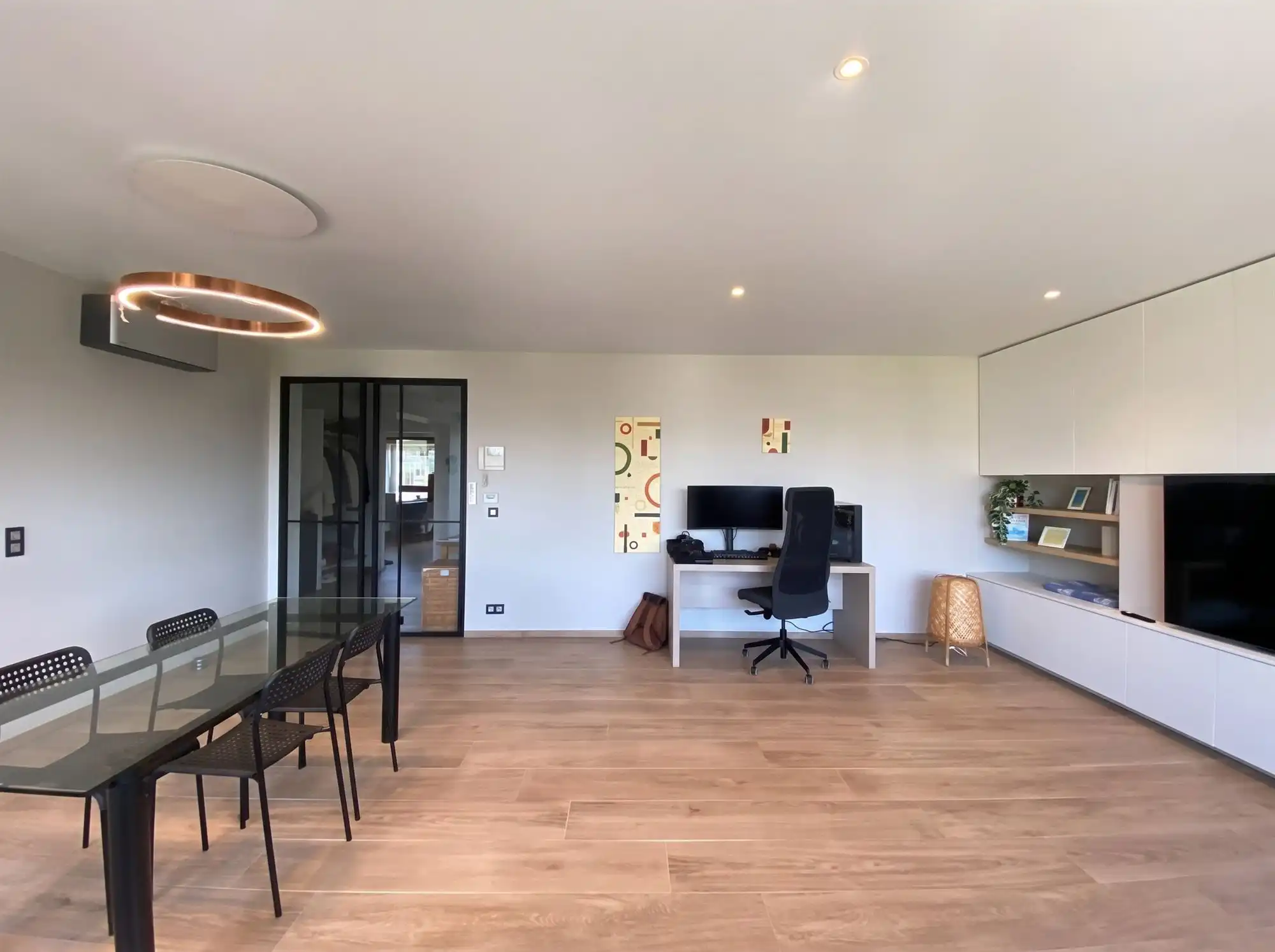 Instapklaar luxueus gerenoveerd 3 slaapkamer appartement met garage op toplocatie in Gent foto 3