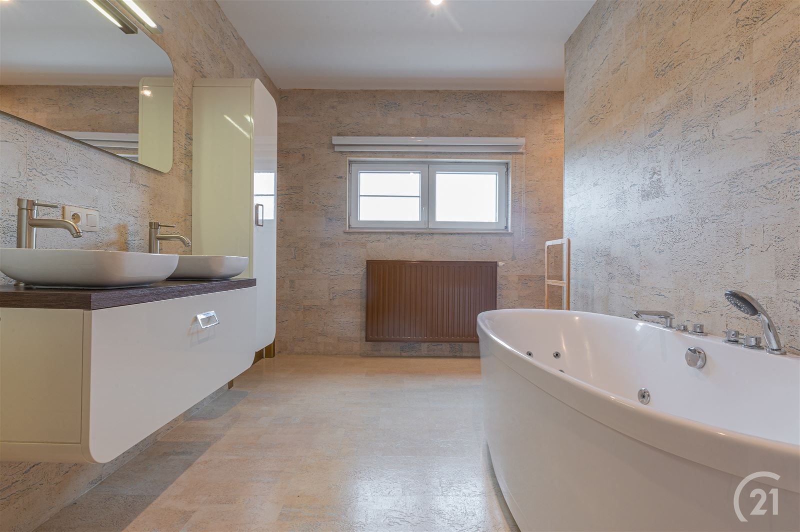 Moderne,  luxueuse  3 gevelwoning met tuin en carport op 3 are 77 foto 16
