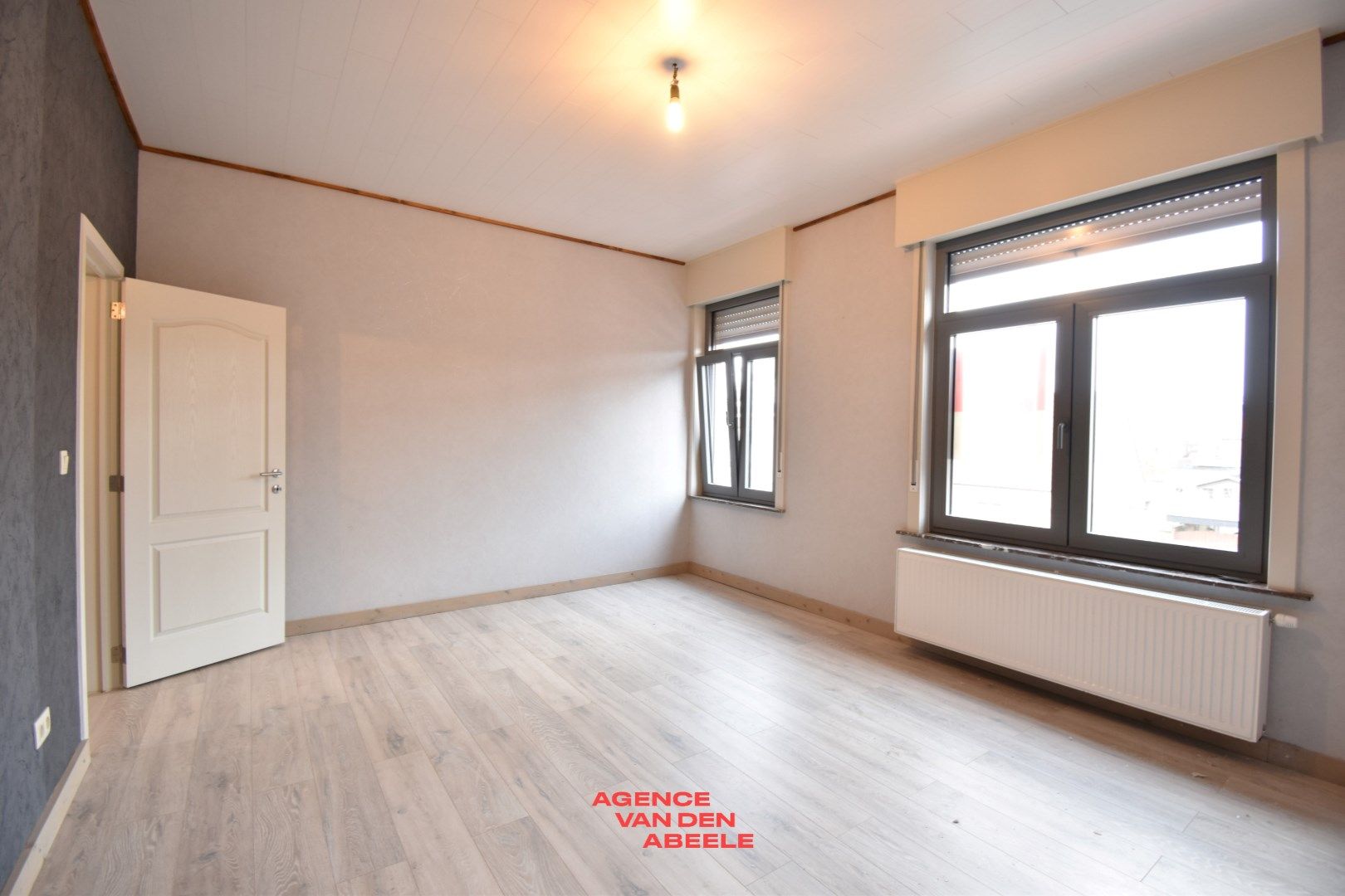 Volledig vernieuwde en zeer ruime woning te Sint-Kruis foto 8
