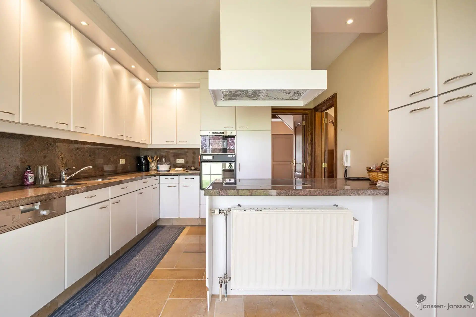 Karaktervolle woning met prachtig zicht op eigen natuurdomein foto 10