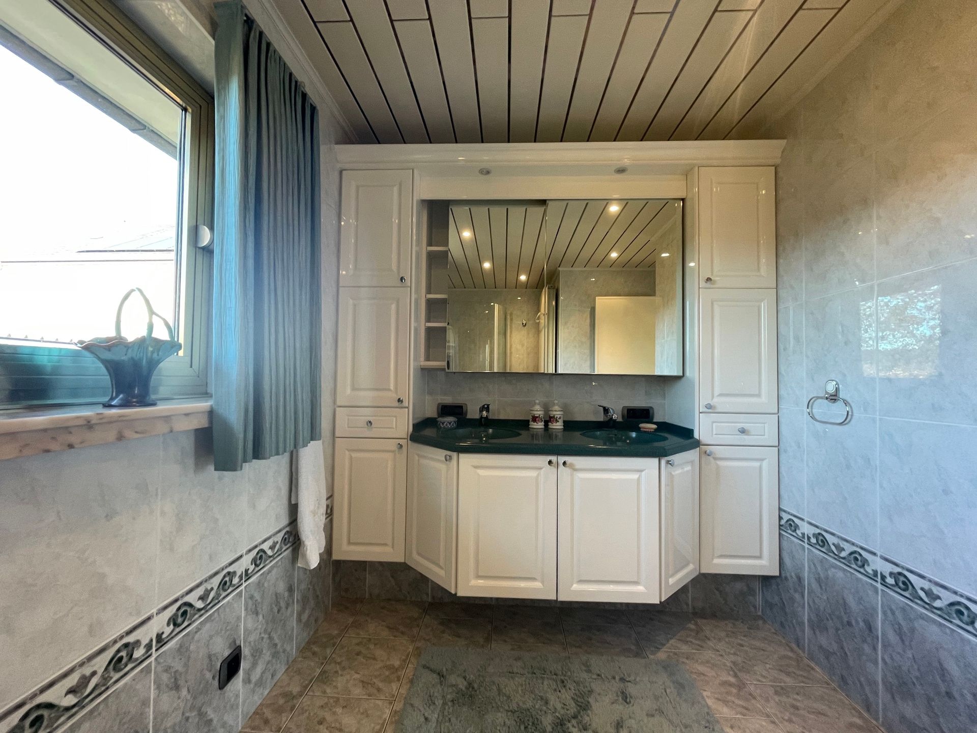 Villa met zwembad op prachtig perceel foto 9