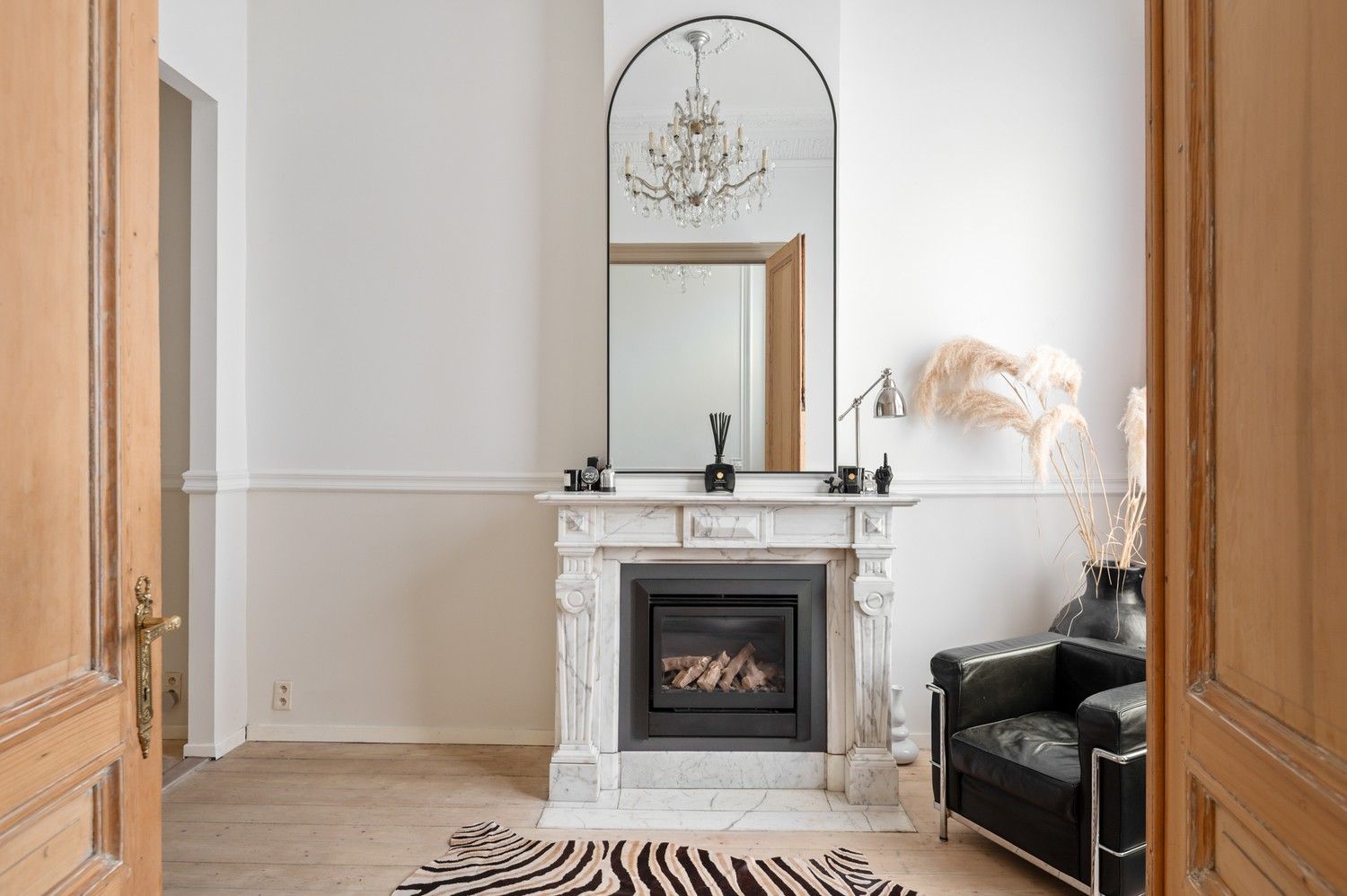 Prachtig herenhuis met 4 slaapkamers en tuin in Wijnegem! foto {{pictureIndex}}