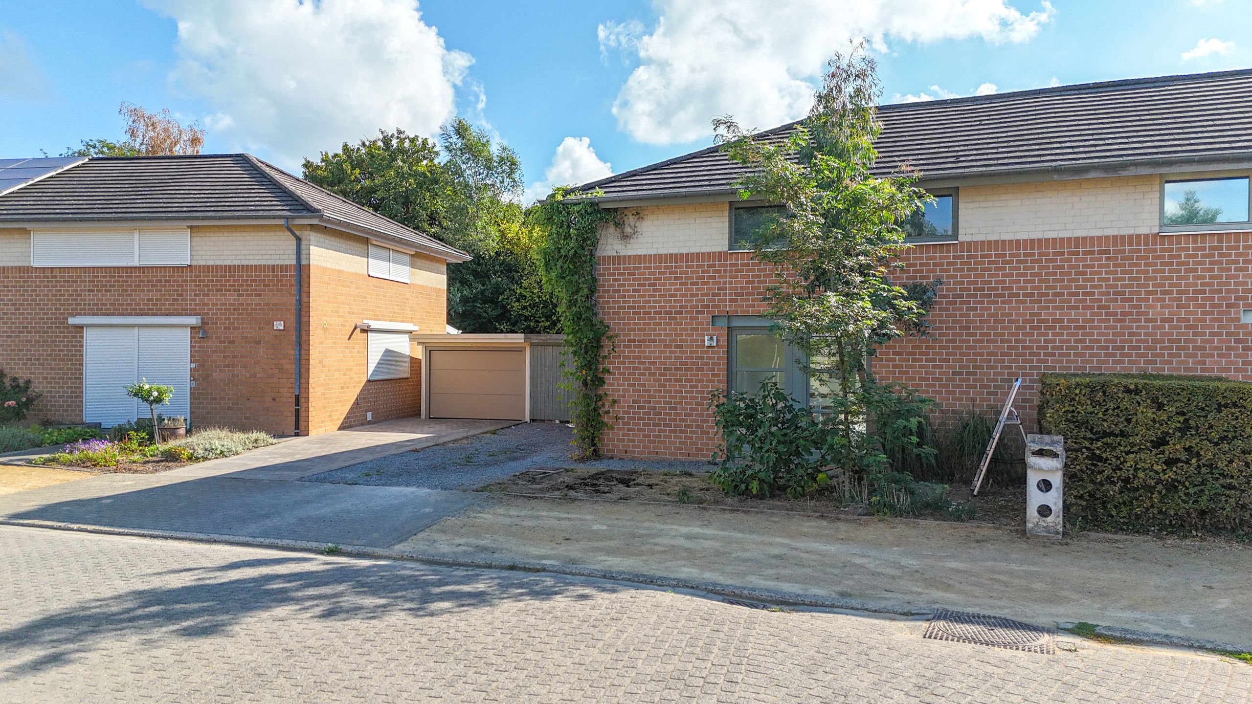 Te renoveren woning met grote tuin in doodlopende straat! foto 3