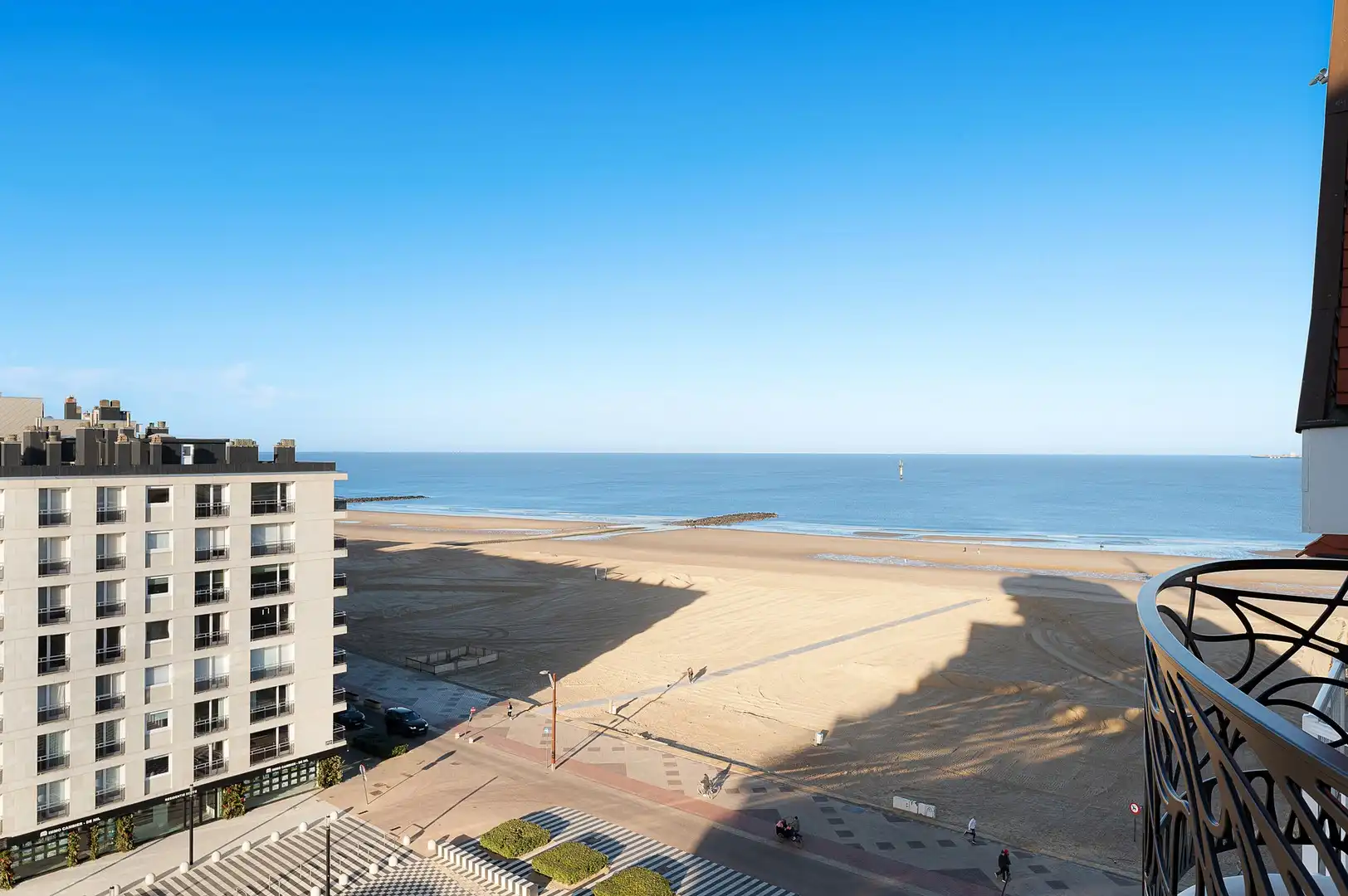 Uitzonderlijke penthouse met een gevelbreedte van 12m en panoramisch zeezicht in de standingvolle residentie Plaza op het Albertplein. foto 3