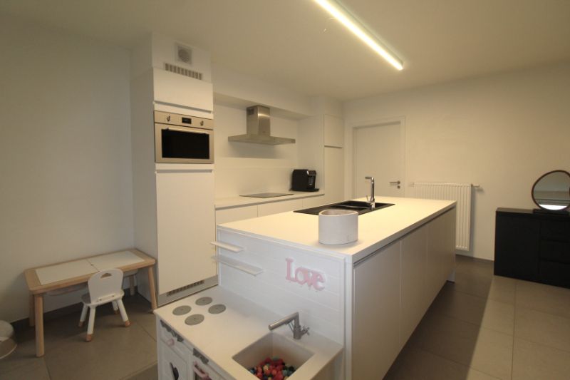 Moderne halfopen nieuwbouwwoning met twee slaapkamers foto 4