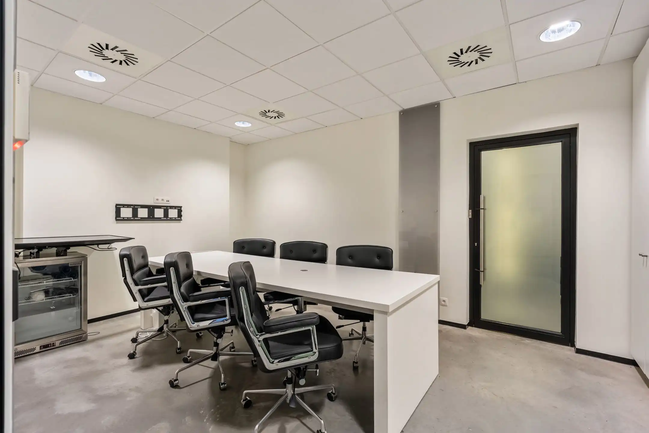 Uitzonderlijk bedrijfsgebouw op Genk-Noord foto 6