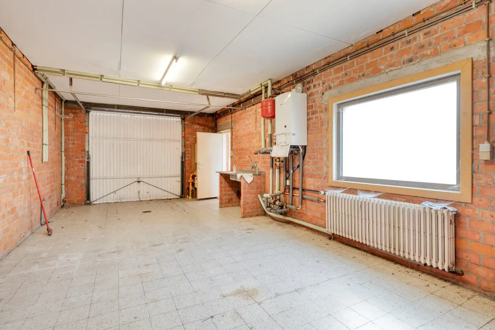 Instapklare woning met 3 SLPKS nabij het centrum van Mol !  foto 22