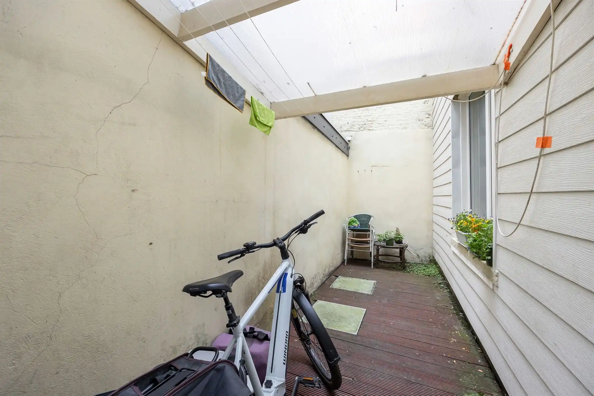 Karaktervolle burgerwoning met potentieel in geliefde buurt foto 6