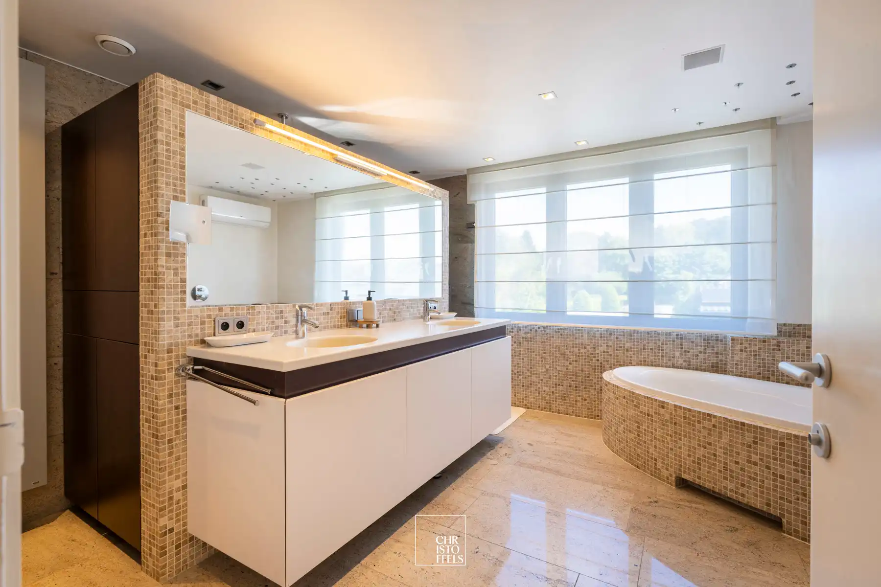 Exclusieve villa (511m²) met buitenzwembad, wellnessruimte en paardenaccommodatie in Lanaken foto 36