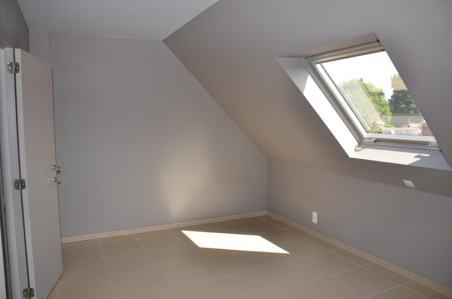 Lichtrijk duplex-appartement op een schitterende ligging in Centrum Waregem met garage! foto 7
