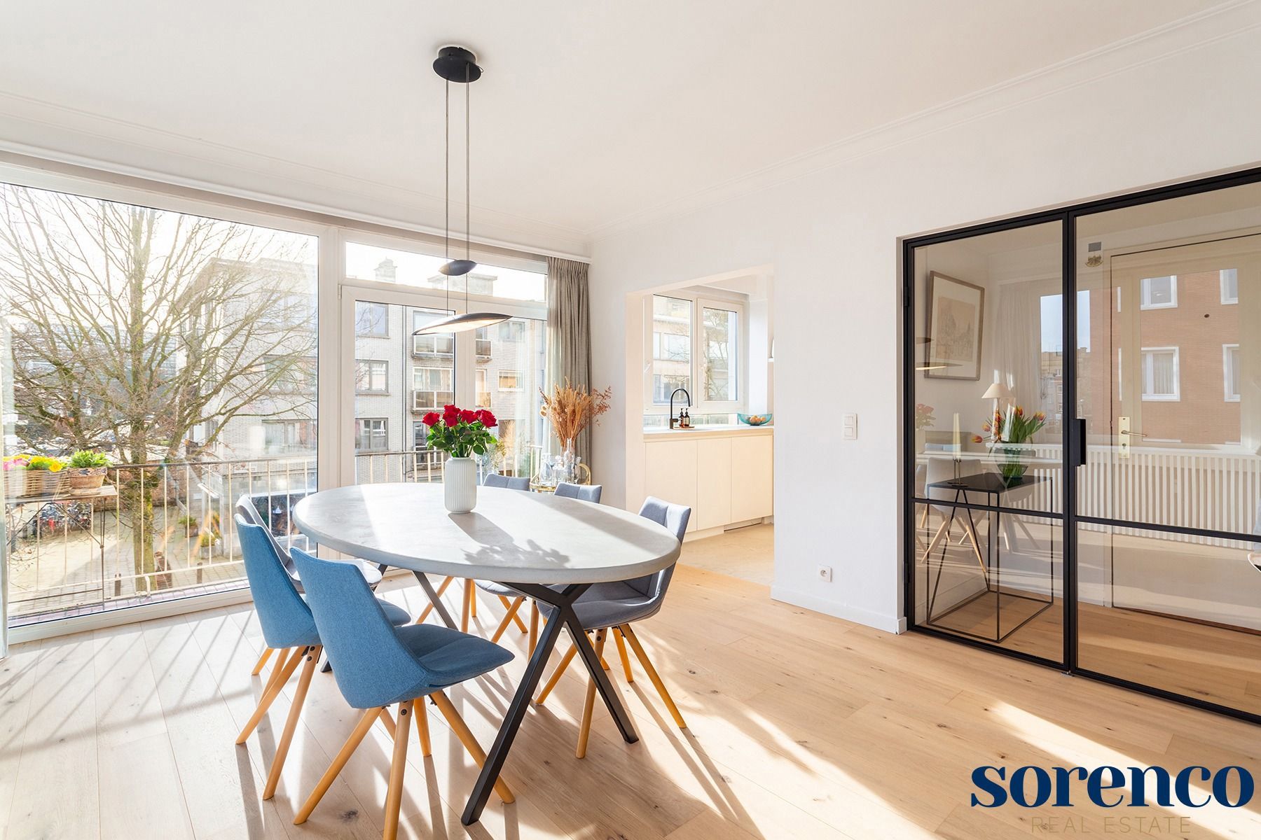 Ruim en licht instap klaar 2 slaapkamer appartement! foto 10
