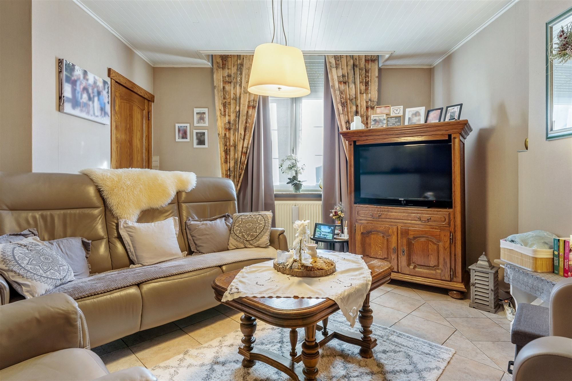 PERFECT ONDERHOUDEN WONING MET 4 SLAAPKAMERS OP CENTRALE LIGGING IN STAL (BERINGEN) foto 4