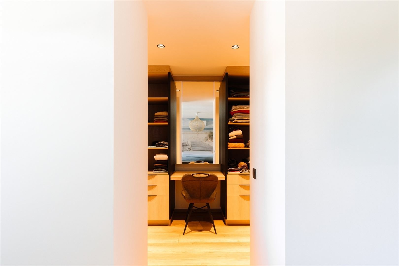 Eigentijdse luxe half open woning in een rustige setting foto 19