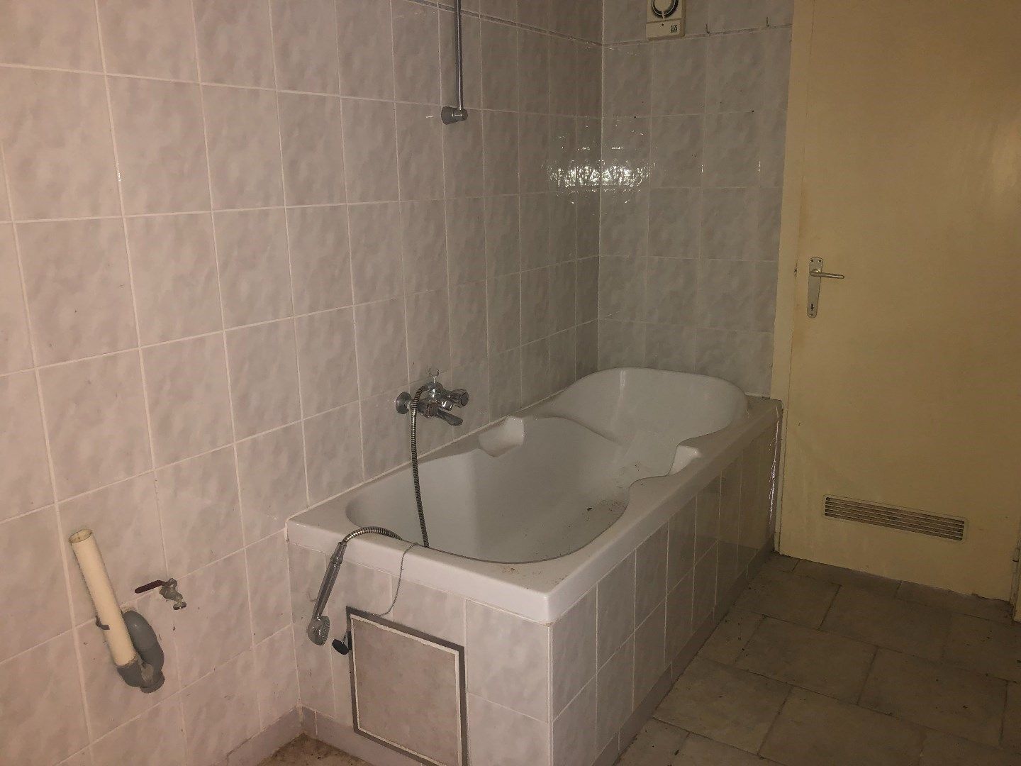 Bouwgrond – 6a 20ca in Residentiële Ligging foto 7