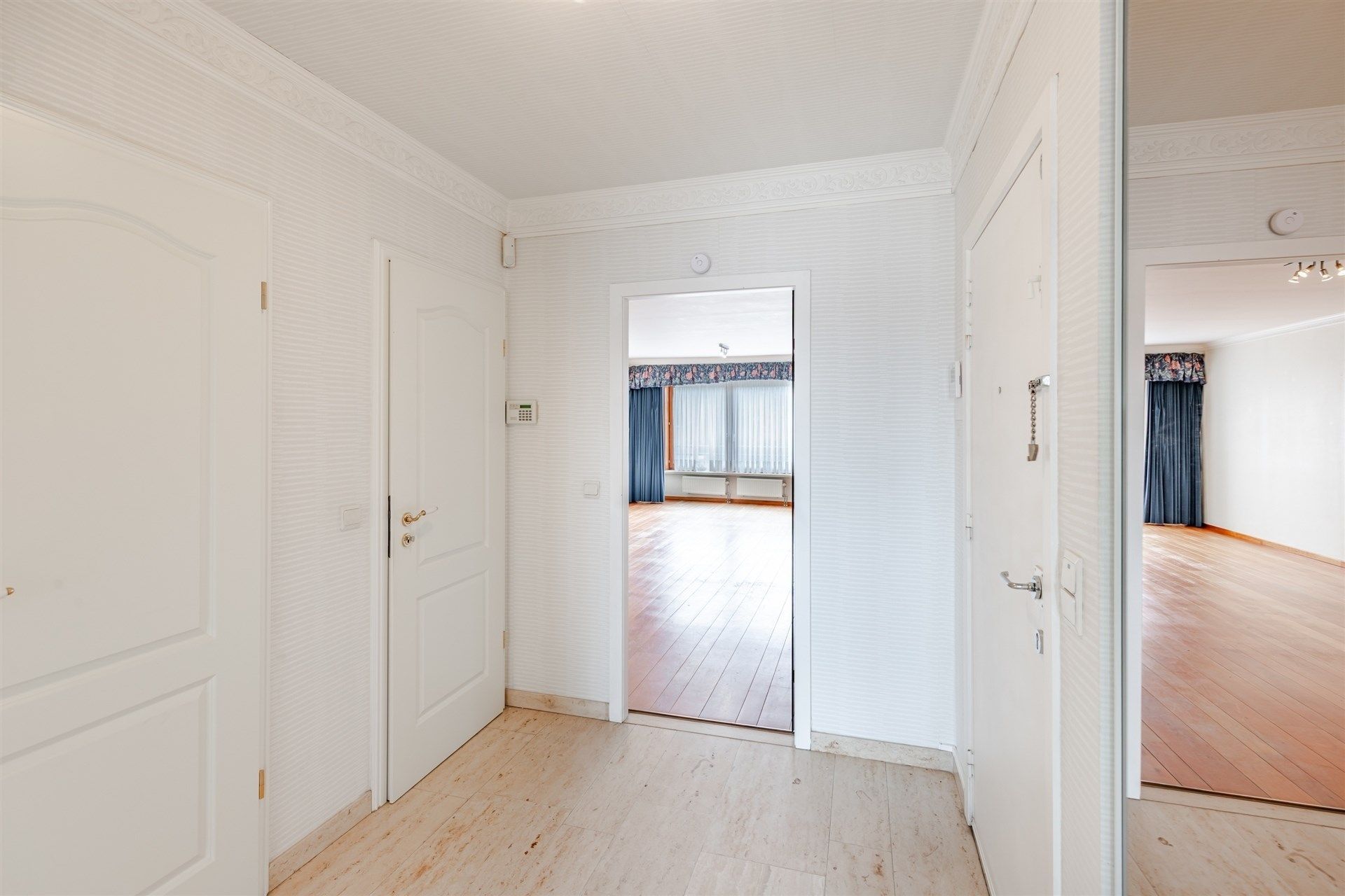 Aangenaam 2 slaapkamer appartement in centrum Wetteren foto 3