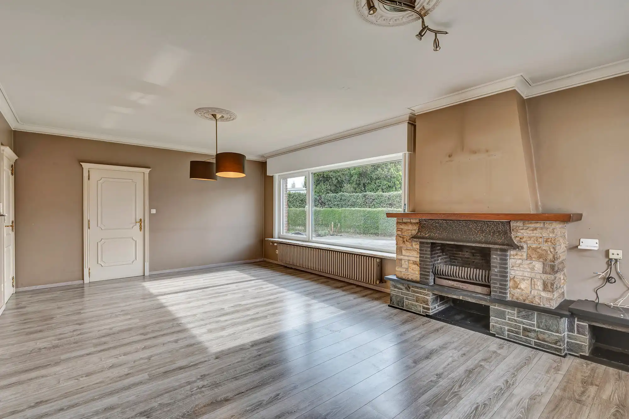 Zeer ruime woning met handelsruimte, garages en zonnige tuin foto 3