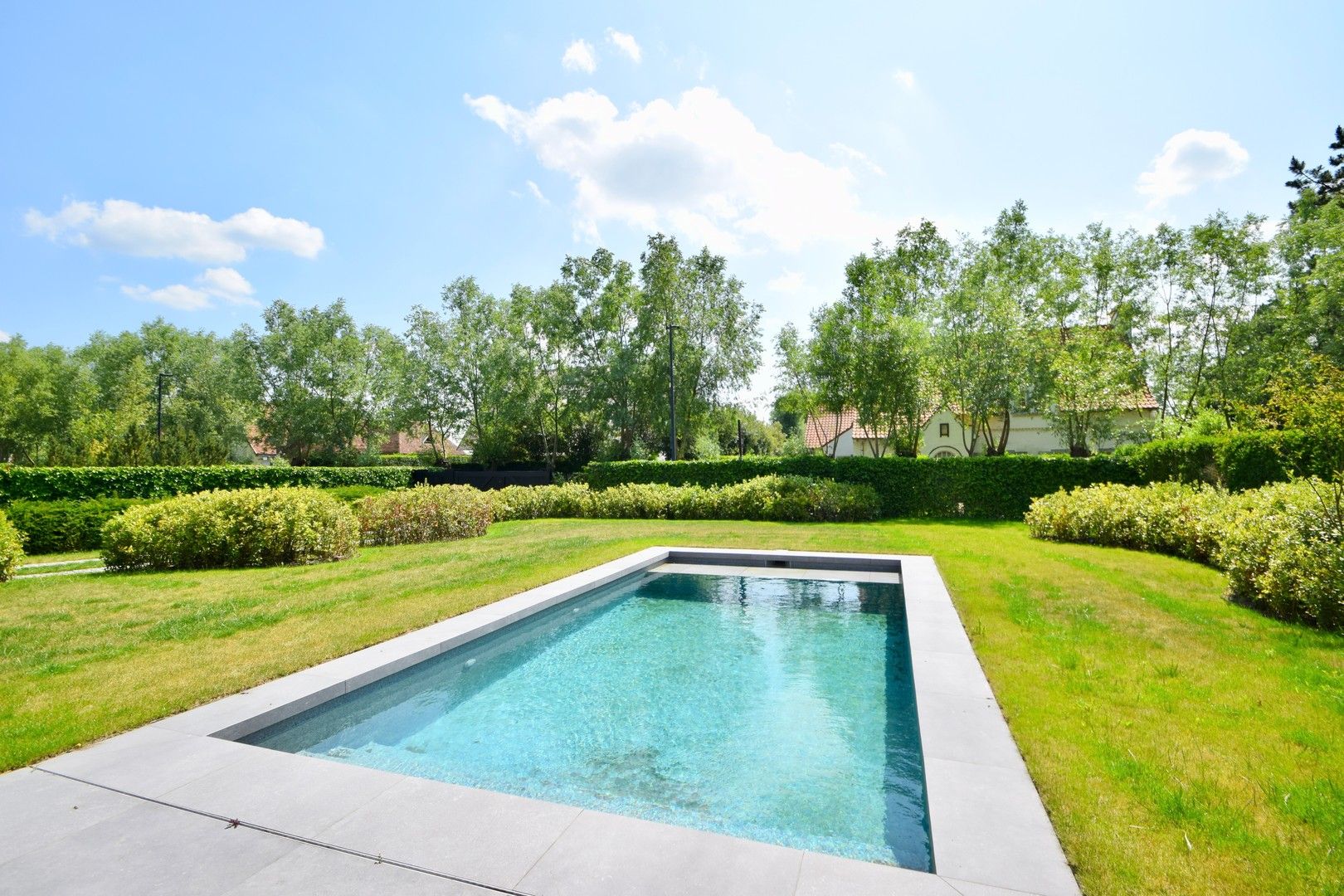 Alleenstaande villa gelegen in een groene omgeving, aan de rand van het Zoute. foto 3