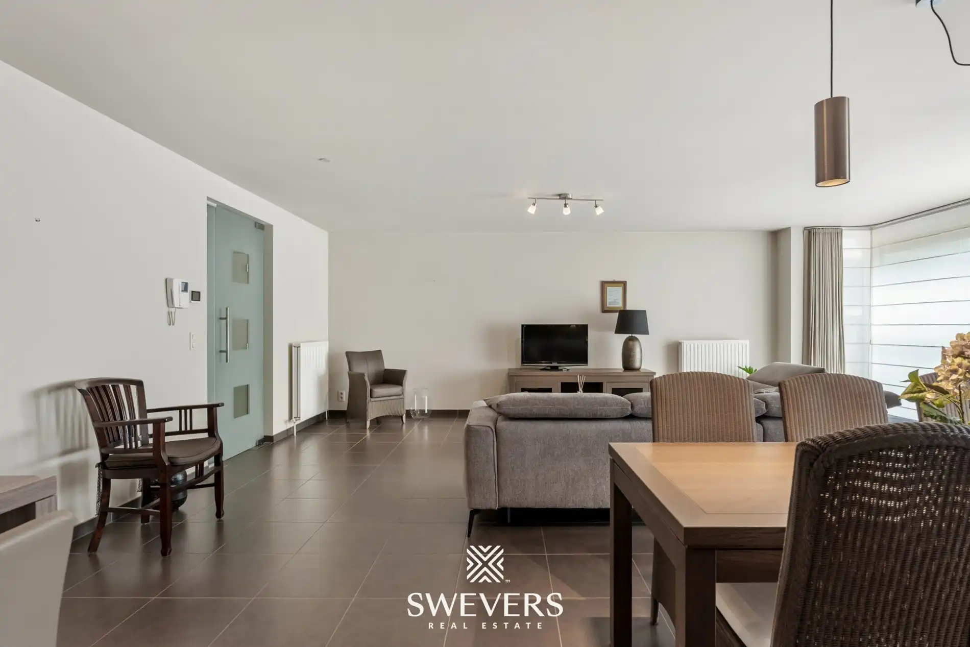 2-slaapkamerappartement met terras, autostaanplaats en berging foto 4