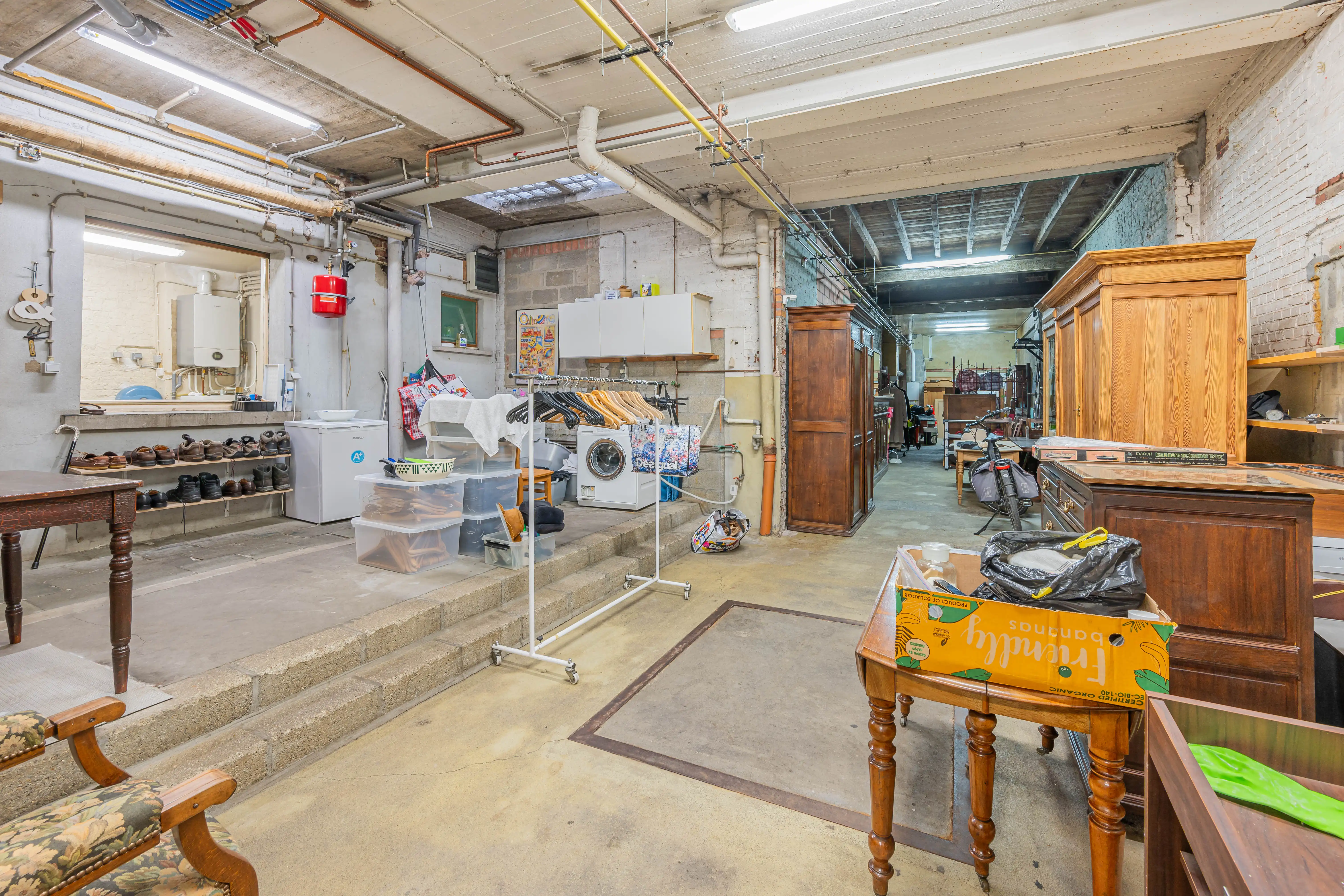 Ruime woning met 5 slaapkamers, inpandig magazijn en tuin foto 28